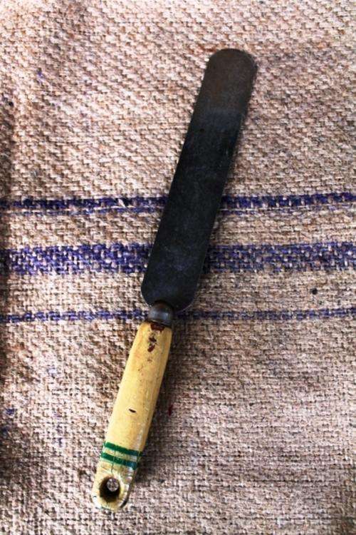 VINTAGE KITCHEN UTENSIL / SPATULA WITH PAINTED WOODEN HANDLE