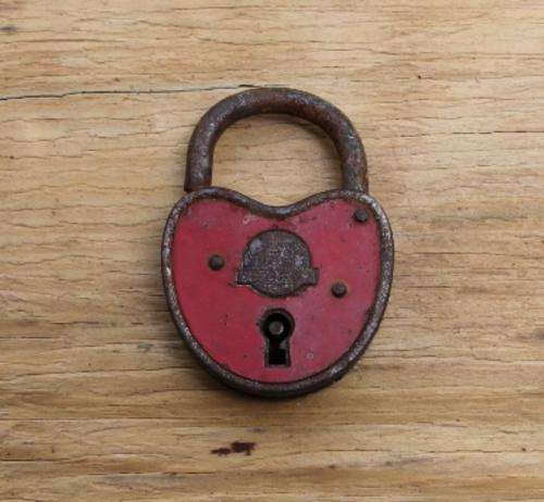 VINTAGE PAD LOCK RED