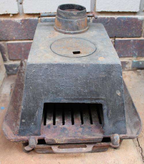 SMALL COAL STOVE (Free counter to counter)