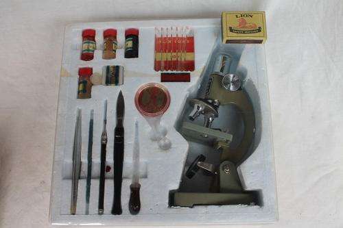 VINTAGE KIDS MICROSCOPE KIT