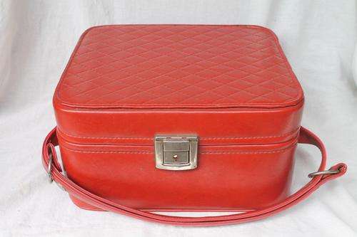 VINTAGE VANITY SUITE CASE