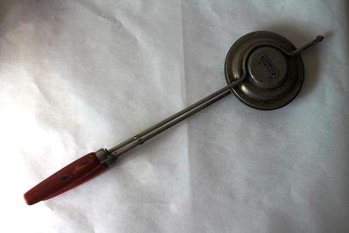 JAFFLE IRON WITH WOODEN HANDLES - VINTAGE KITCHENALIA