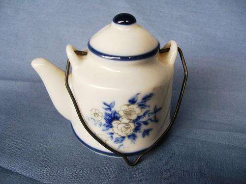VINTAGE PORCELAIN KETTLE VASE