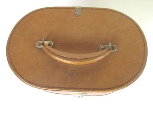 VINTAGE LIGHT BROWN VANITY CASE