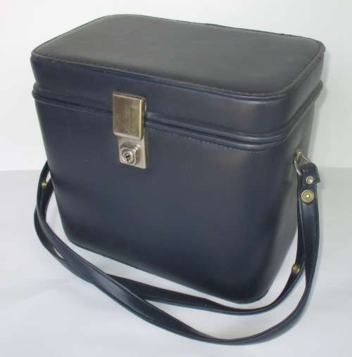 VINTAGE BLUE VANITY CASE