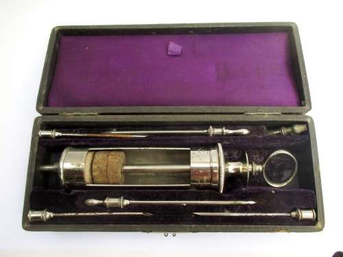 VINTAGE MEDICAL INJECTION SYRINGE