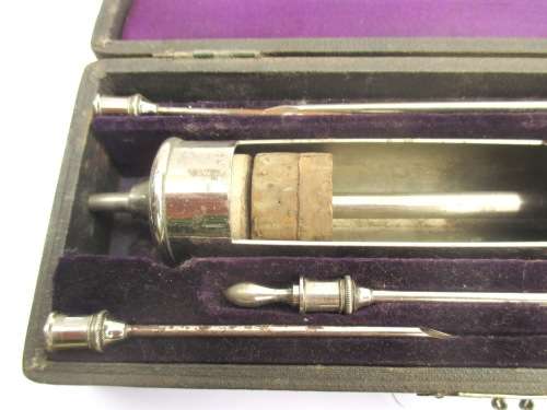 VINTAGE MEDICAL INJECTION SYRINGE