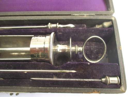 VINTAGE MEDICAL INJECTION SYRINGE