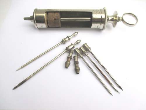 VINTAGE MEDICAL INJECTION SYRINGE
