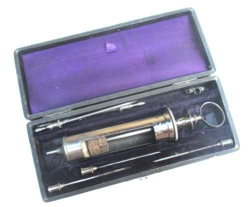 VINTAGE MEDICAL INJECTION SYRINGE