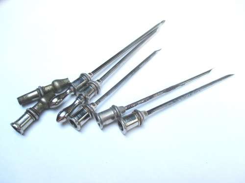 VINTAGE MEDICAL INJECTION SYRINGE