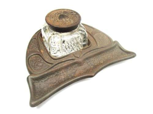 INK BOTTLE WITH PEN REST