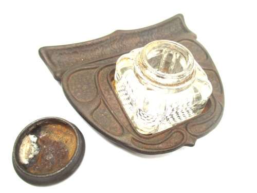 INK BOTTLE WITH PEN REST