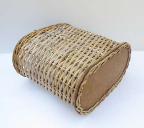 BOTTLE/PICNICK BASKET