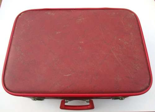 VINTAGE RED SUITECASE