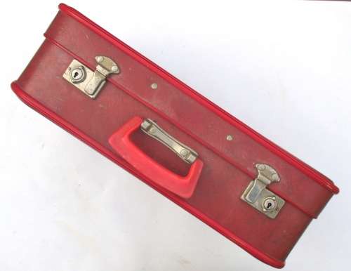 VINTAGE RED SUITECASE
