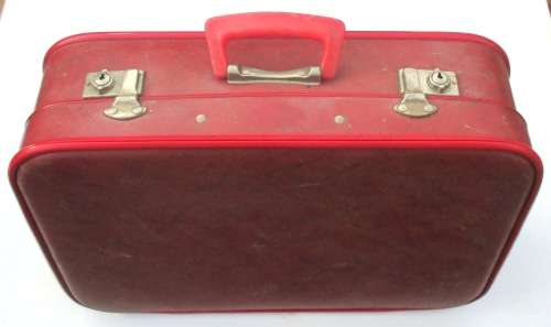 VINTAGE RED SUITECASE