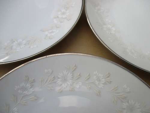 NORITAKE 6901 SIDE/CAKE PLATES  x3