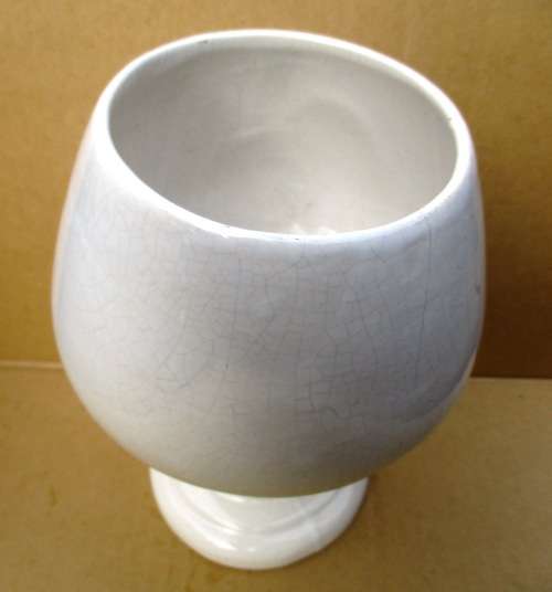 WHITE PORCELAIN/CERAMIC VASE