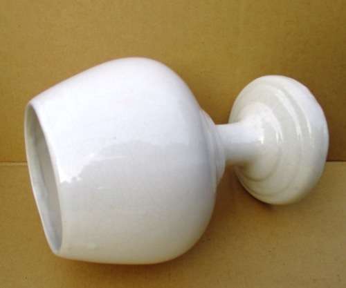 WHITE PORCELAIN/CERAMIC VASE