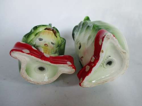 Salt and Pepper pot set.