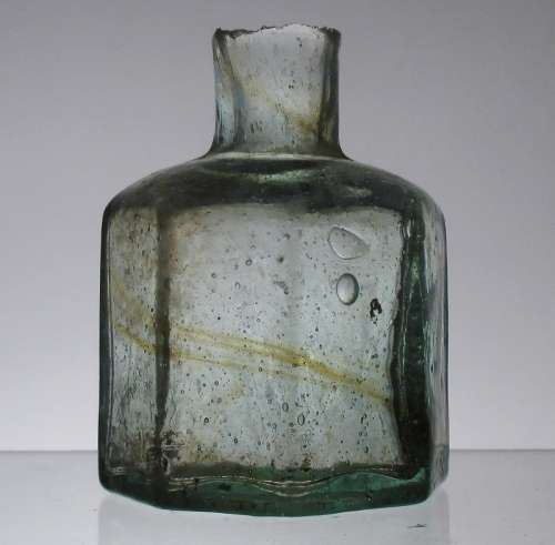 ANTIQUE OCTAGONAL INK WITH A LIGHT SWIRL