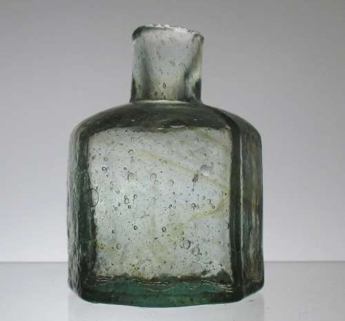 ANTIQUE OCTAGONAL INK WITH A LIGHT SWIRL