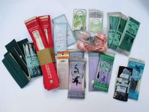 VINTAGE SEWING BIAS BINDING/LINT/ZIP LOT