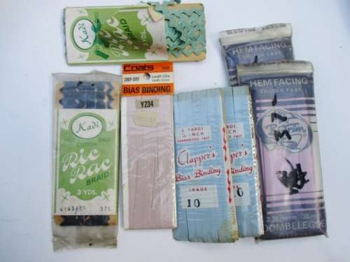 VINTAGE SEWING BIAS BINDING/LINT/ZIP LOT