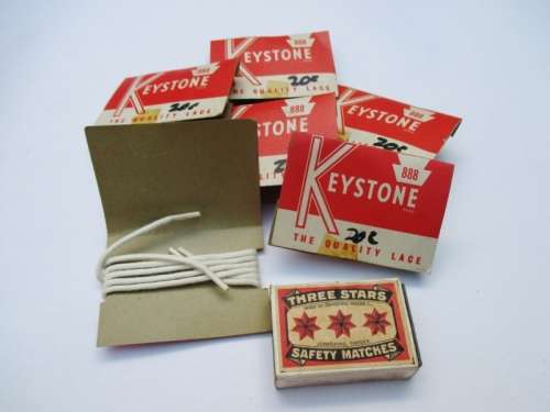 VINTAGE KIDS SHOELACES IN ORIGANAL PACKAGING
