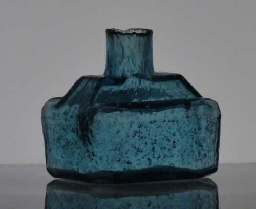 ICE BLUE BOAT INK FULL OF BUBBLES