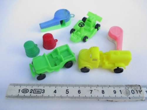 VINTAGE PLASTIC TOYS