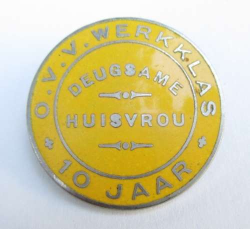 OVV Deugsame Huisvrou 10 Jaar pin bage