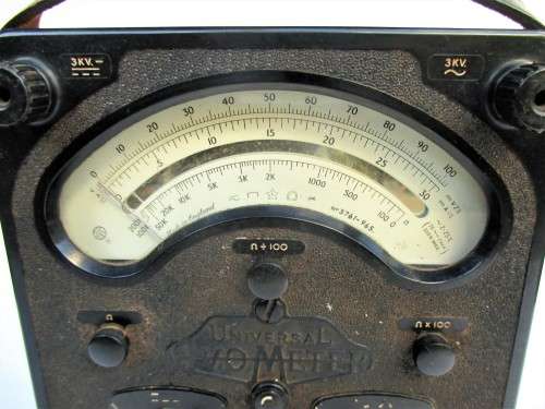 VINTAGE UNIVERSAL AVO METER