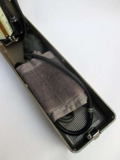 BLOOD PRESURE TESTER