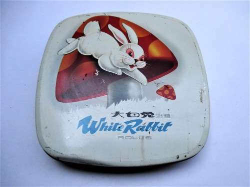 VINTAGE WHITE RABBIT SWEETS TIN