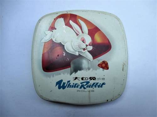 VINTAGE WHITE RABBIT SWEETS TIN