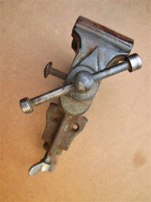 MINIATURE BENCH VICE