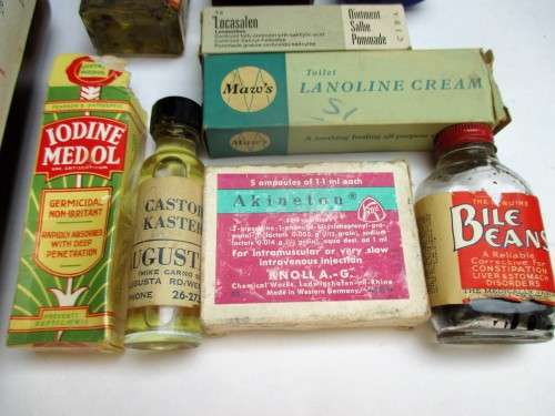 VINTAGE MEDICAL BOTTLE LOT (NTBT)