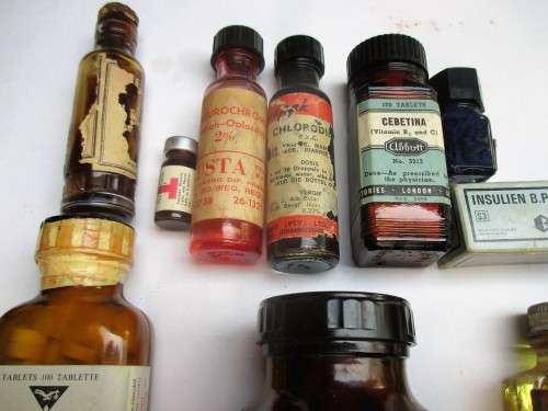 VINTAGE MEDICAL BOTTLE LOT (NTBT)