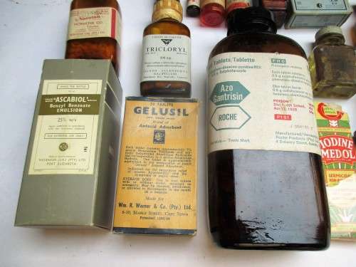 VINTAGE MEDICAL BOTTLE LOT (NTBT)