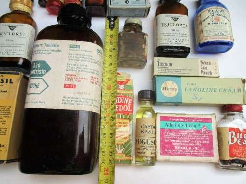 VINTAGE MEDICAL BOTTLE LOT (NTBT)