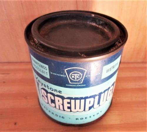 VINTAGE SCREWPLUG TIN