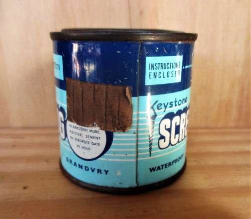 VINTAGE SCREWPLUG TIN