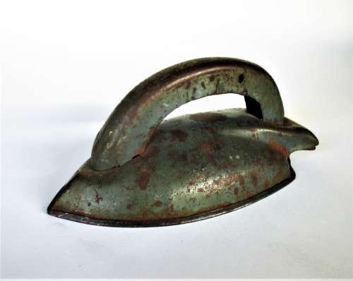 VINTAGE TIN TOY IRON