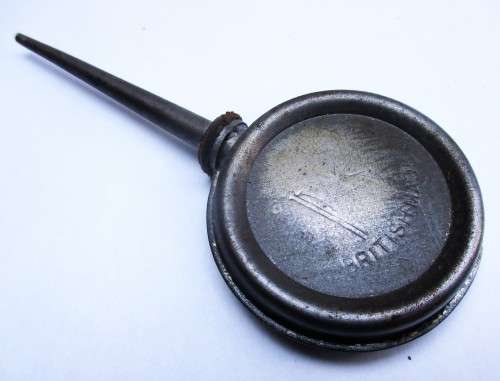 VINTAGE OIL CAN