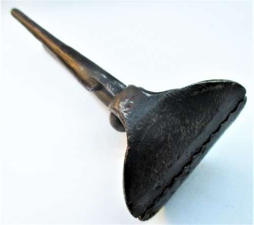 TONGS WITH TEETH