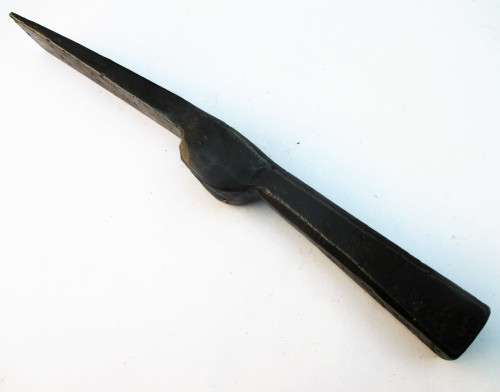 VINTAGE MASONRY HAMMER PICK HEAD