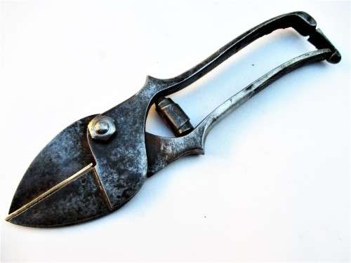 CUTTER WITH ONE BRASS SIDE