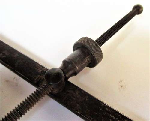 DIVIDING CALIPER